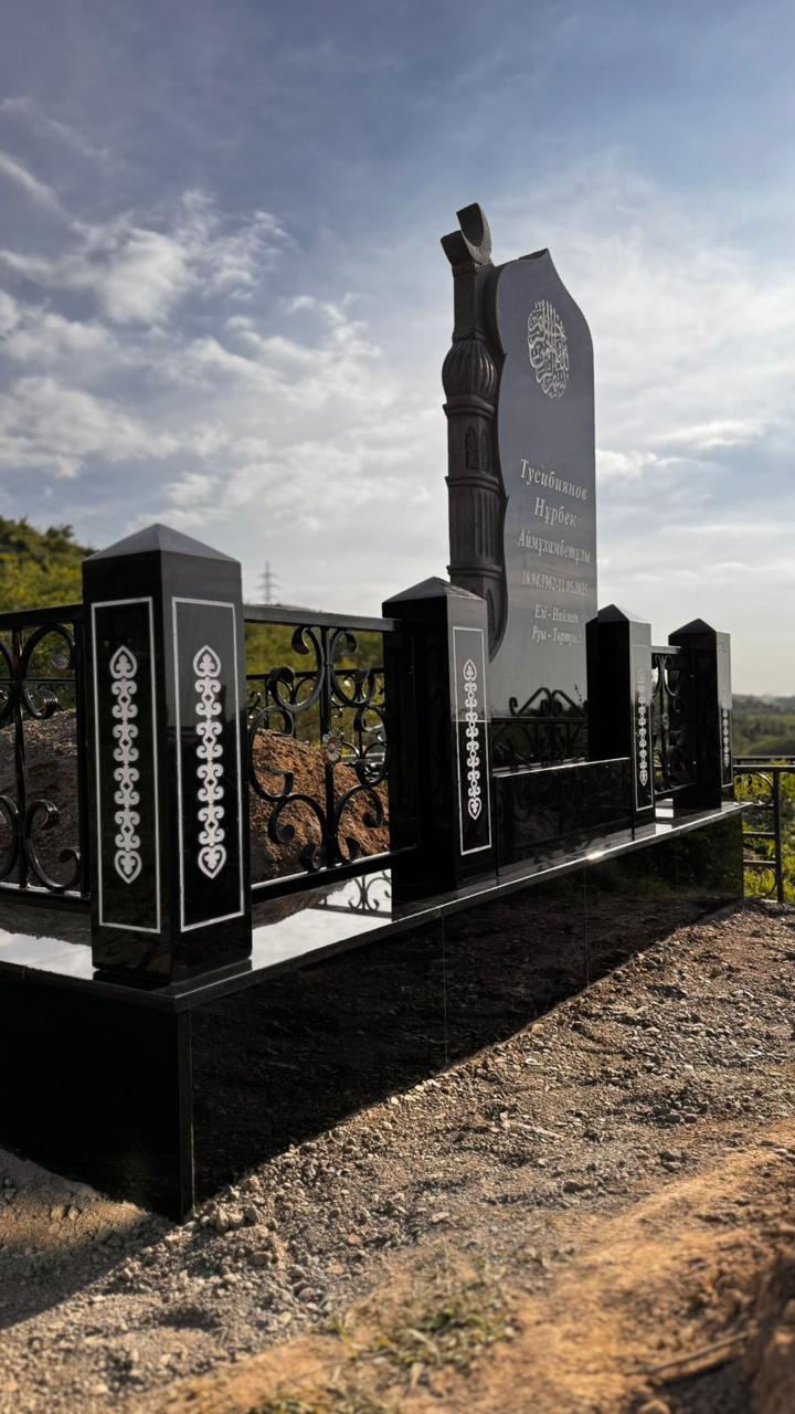 Памятник поминальный