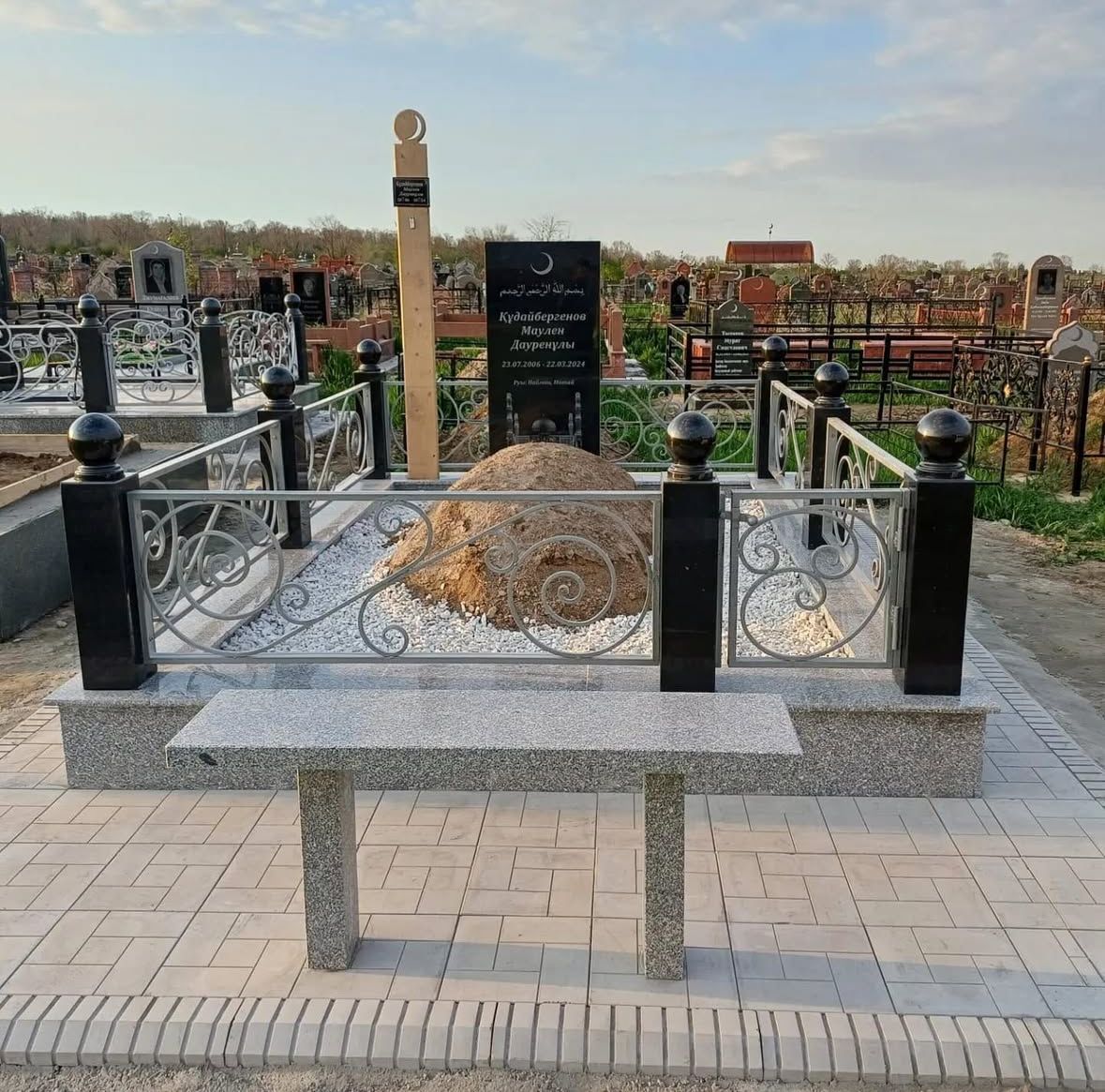 Памятник поминальный