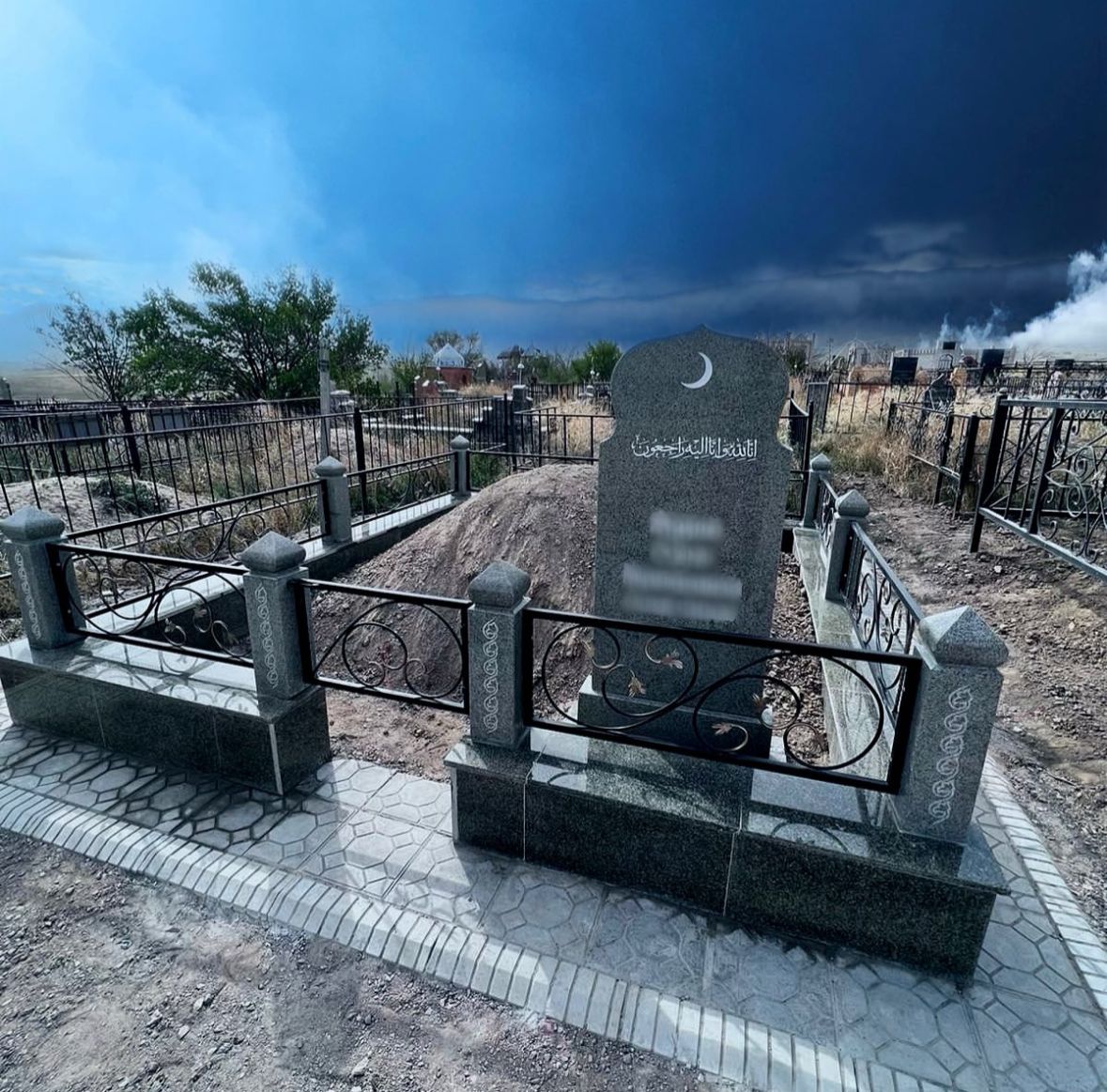 Памятник поминальный