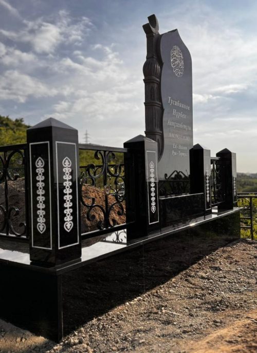Памятник поминальный
